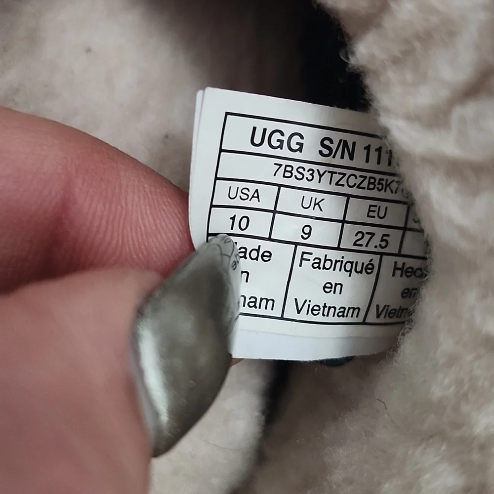 UGG Big Kids Chestnut Classic II Glitter Leopard Boots - Picture 3 of 8